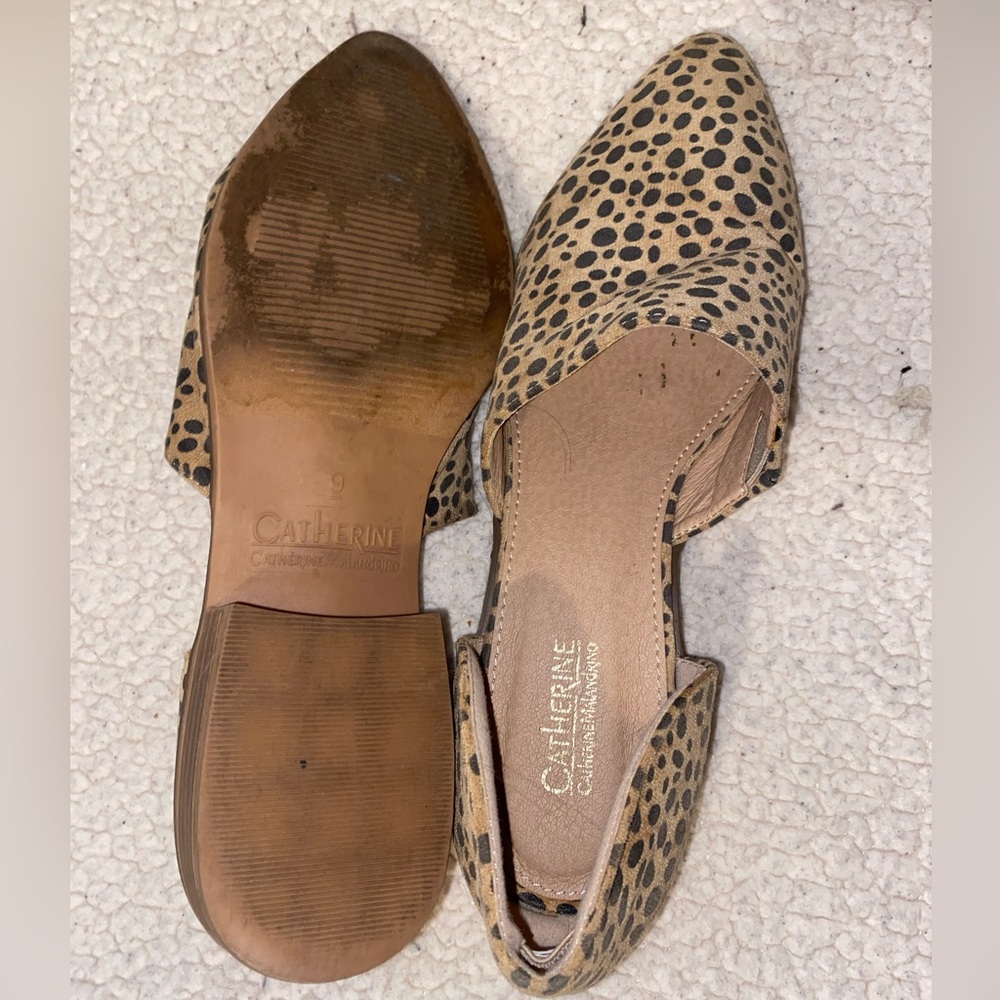 Cute leopard print flats.